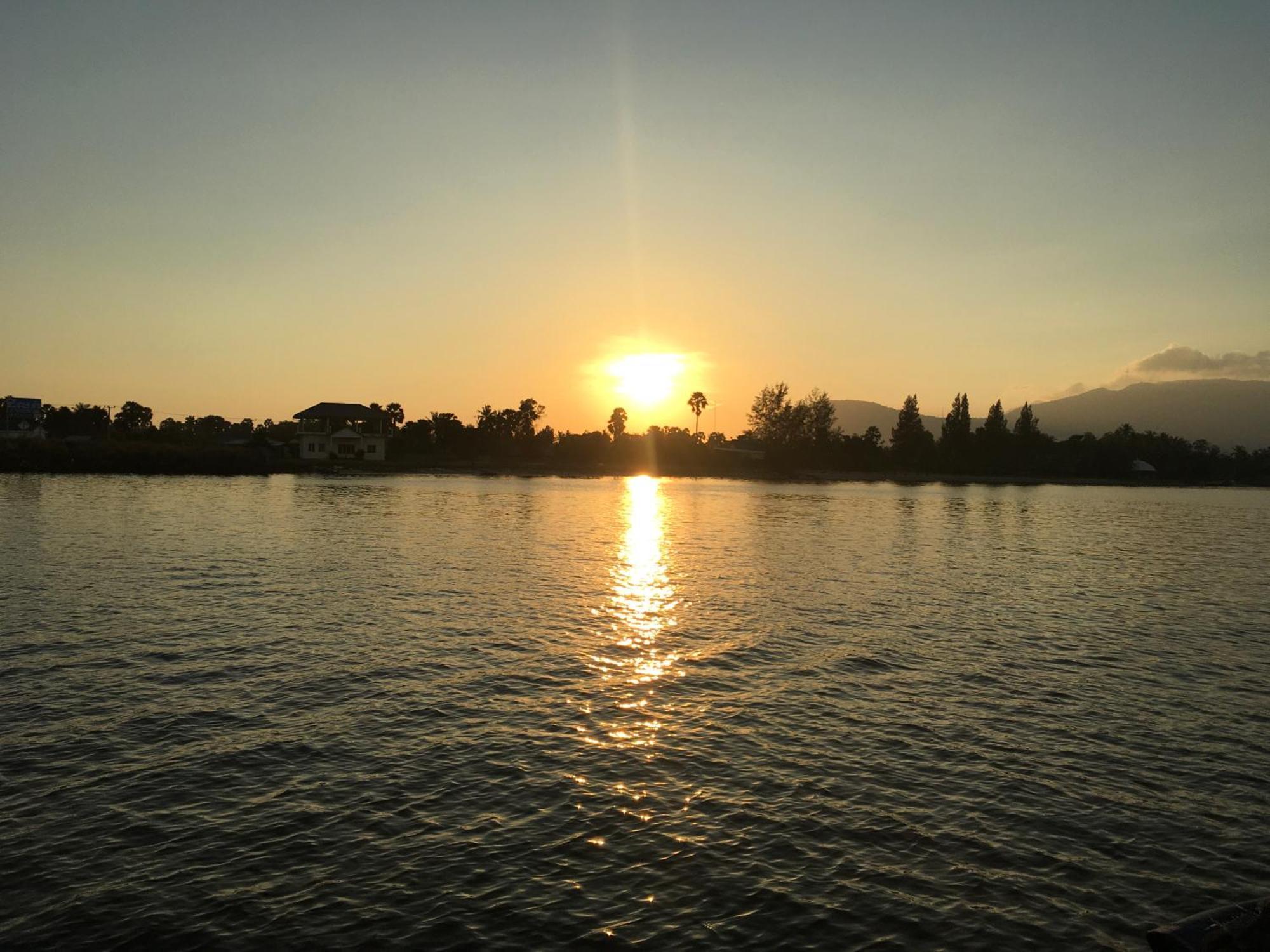 Tiki Garden Hotel Kampot Luaran gambar